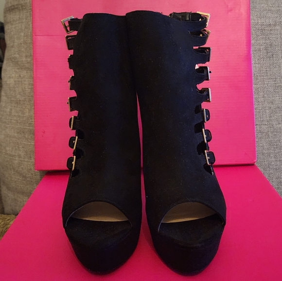 High heels - Picture 2 of 5